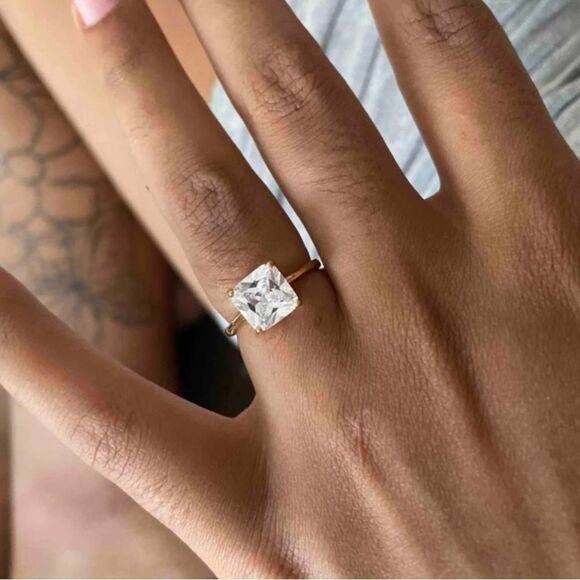 💎 Travel Engagement Ring | Princess Cut Solitaire - Picture 6 of 6